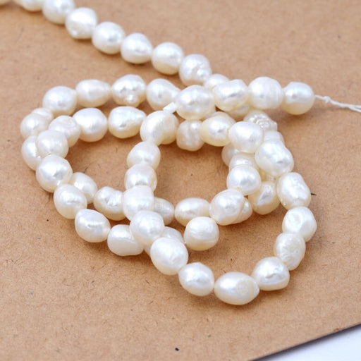 Potatoe nugget freshwater pearl White 6mm (1Strand-40cm)